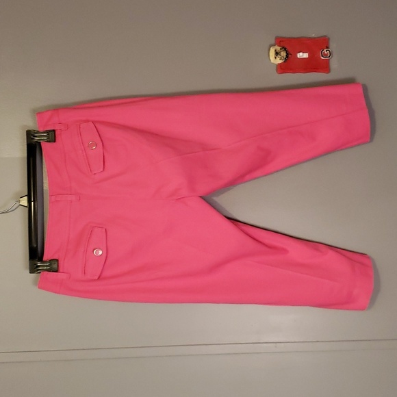NEW DIRECTIONS Lady's Petite Pink Capri Pants with 4 Button Adornment at Side's - Picture 5 of 7